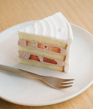 Load image into Gallery viewer, Mother’s day Cake: Strawberry and Cassis Shortcake
