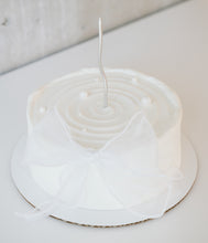 Load image into Gallery viewer, Mother’s day Cake: Strawberry and Cassis Shortcake
